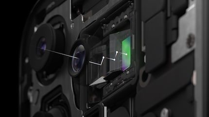 Apples tetraprisma ontwerp - het creëert meer afstand tussen de lensopening en de sensor. Dit maakt een langere brandpuntsafstand mogelijk.