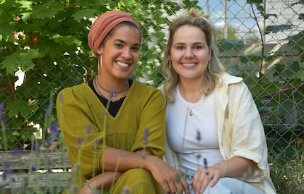 Rahel Kappes (links) en Mirjam Glättli kennen elkaar al sinds hun kindertijd. «Miah» is een project dat hen na aan het hart ligt.