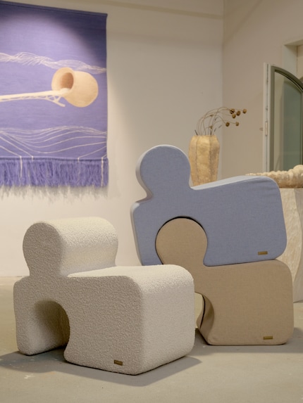 For sitting, lying down or playing: The stool set «Konky» from Studio Donna