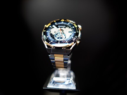 For once, all that glitters here is 18-carat gold. This version of the Watch Ultimate costs 3000 francs.