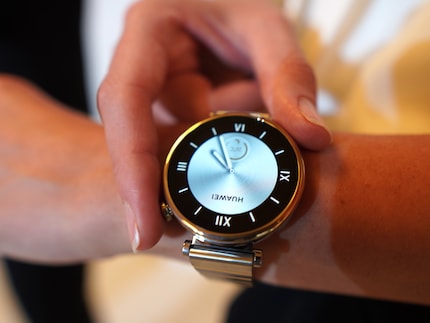 The small Watch GT4 is more delicate in all areas.