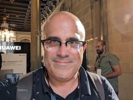 The Huawei Eyewear II is indistinguishable from normal glasses.