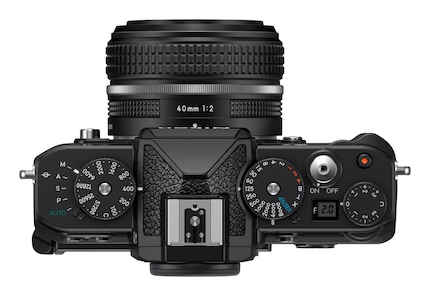 The aperture is displayed by a tiny LCD. The rest is pure retro.