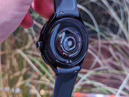 Die Sensoren auf der Rückseite der Xiaomi Watch 2 Pro.