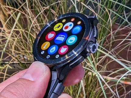 Display und Krone der Xiaomi Watch 2 Pro.