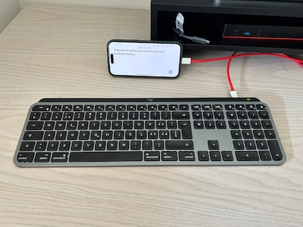 Als je haast hebt, kun je een toetsenbord rechtstreeks op de iPhone aansluiten.