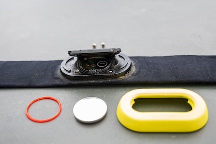 Misschien is het ding kapot. Of misschien heb ik gewoon geprobeerd de batterij van een Garmin te vervangen. Wie weet.