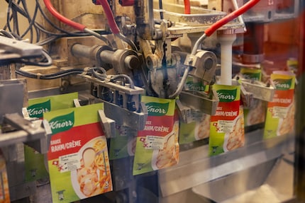 Net als de kruidenpotjes zijn de soeppakketten in een mum van tijd gevuld.