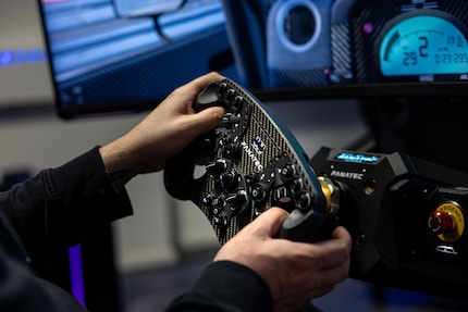 Sorry, we verkopen nog steeds geen Fanatec producten. Maar aan het eind van het artikel geef ik je een aantal suggesties voor alternatieven.