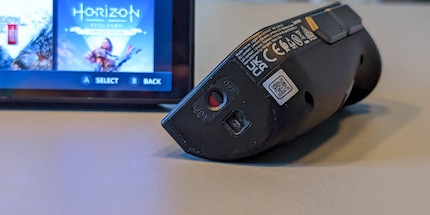 There’s a switch on the underside to activate FPS mode and thus the optical sensor.