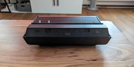 HDMI- und USB-C-Anschluss sind neu, der Antennenanschluss fehlt dafür.