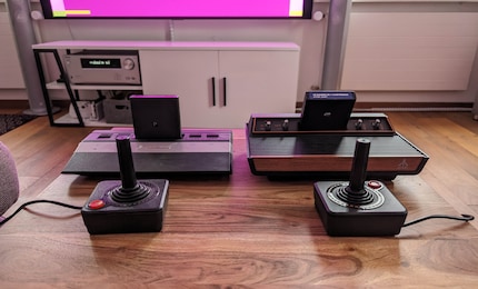 Der Atari 2600+ ist deutlich kleiner als das Original und etwa so gross wie ein Atari Junior.