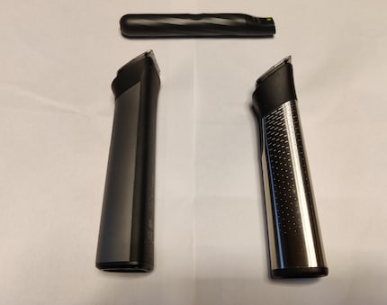 Die beiden Barttrimmer im Vergleich. Der MG9553/15 (rechts) sieht und fühlt sich etwas hochwertiger an und liegt besser in der Hand. Der One Blade (oben) ist in meinen Augen der Showstealer und ein weiteres gutes Argument für dieses Modell.
