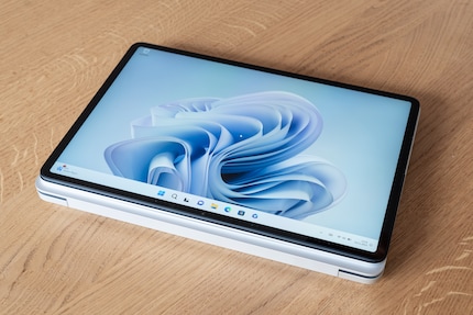 Volledig uitgeklapt is de Surface een megatablet met veel kracht. Daar kan Apple niet aan tippen.