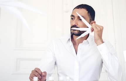 Parfümeur Francis Kurkdjian bei der Arbeit.