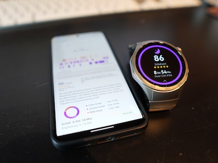 Sleep tracking on the watch and in even more detail (but also more confusing) in the app.