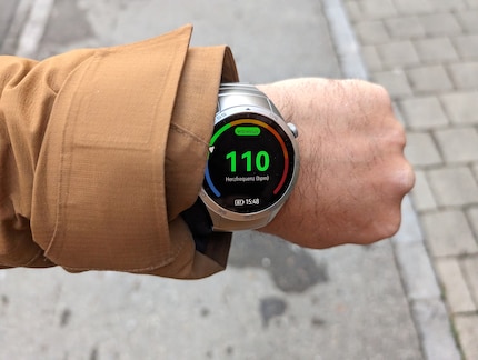 The screen is bright and easy to read off. Pictured here: my heart rate on a walk.