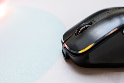 Het scrollwiel van de Cherry MW 8C Ergo kan dat van de MX Master niet bijhouden.