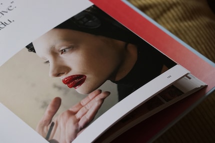 Make-up artist Peter Philips' look voor de Herfst/Winter 2009 show van Alexander McQueen. Afbeelding uit het boek «The New Beauty».