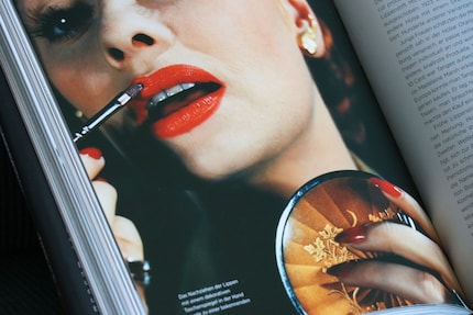 De afleidingen via het penseel zijn de moeite waard. Afbeelding uit het boek «Face Paint» van Lisa Eldridge.