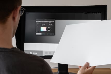 Die visuelle Kalibrierung des Weisspunkts funktioniert besser, als ich dachte. Alternativ könnte ich auch ein Gerät anhängen, welches das Papier vermisst. Dann wird es aber kompliziert und der Mehrwert ist klein.