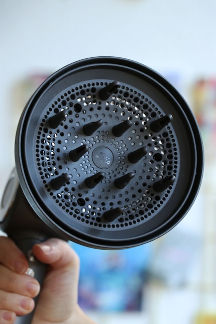 Een diffuser opzetstuk droogt krullen bijzonder zacht.