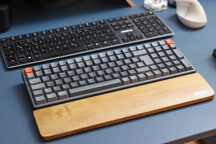 Die Keychron K4 ist derzeit nicht alleine auf meinem Schreibtisch.