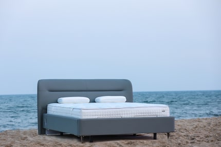 Zo ziet de slimme matras van DeRucci eruit: Wie slaapt er niet graag op het strand? Maar de technologie onder de stof is nog spectaculairder.