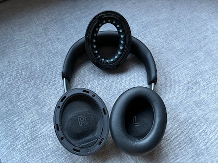 The holes make changing ear cushions easy without any fiddling.