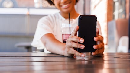 Het probleem met influencer reclame: kinderen en jongeren vinden het moeilijk om het te onderscheiden van niet-commerciële content.