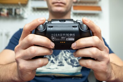 The Stealth Pro feels really good to hold. But don’t go any smaller than mine; otherwise you’ll cramp up.