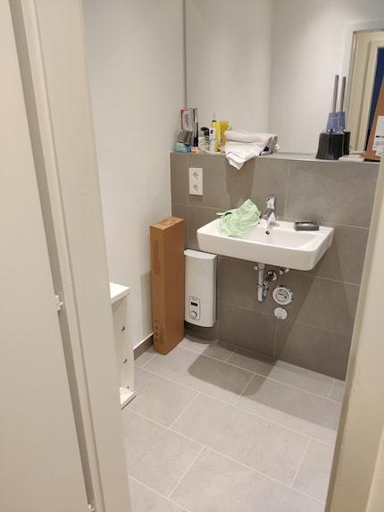 Het uitzicht vanuit de gang naar de badkamer...