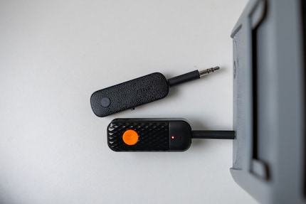 The transmitter from Tigermedia (connected) compared to the one from Ugreen.
