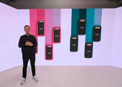 De eenvoudige feature phones blijven verkrijgbaar onder het merk Nokia.