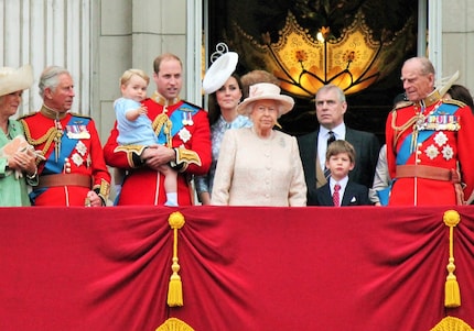 Unlike his wife, Prince William usually carries his children in his right arm. He is left-handed.