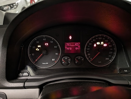  Vervelend: alle waarschuwingslampjes branden in de cockpit, maar de motor wil niet starten.