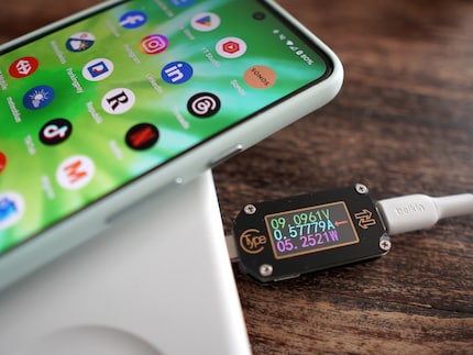 Auch Android-Handys können drahtlos geladen werden. In der Praxis mit rund 5 Watt.