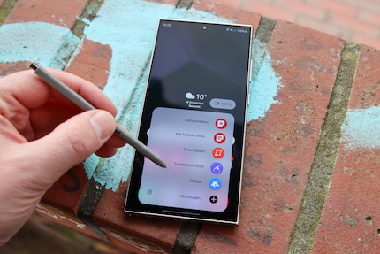 If you want to operate your smartphone with a stylus, there’s no getting around Samsung’s Galaxy S24 Ultra.