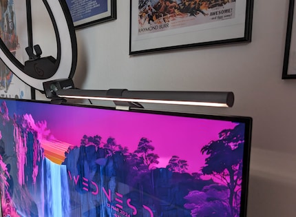 Die Screenbar erhellt, ohne sich im Bildschirm zu spiegeln.