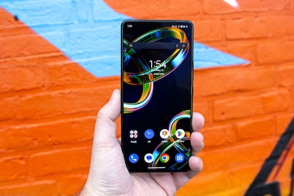 Een Zenfone met een groot, stijlvol beeldscherm.