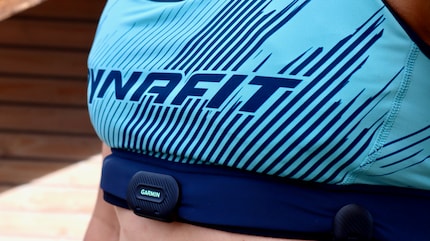 Klik vast en begin met hardlopen: De riem is geïntegreerd in de hardloopkleding en zit niet in de weg.
