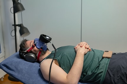 Durende 30 minuten gelijkmatig ademen om je stofwisseling te analyseren. Klinkt makkelijker dan het is...