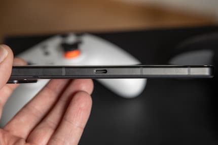 De tweede USB-C poort biedt mij de grootste toegevoegde waarde tijdens het gamen op de ROG Phone 8.
