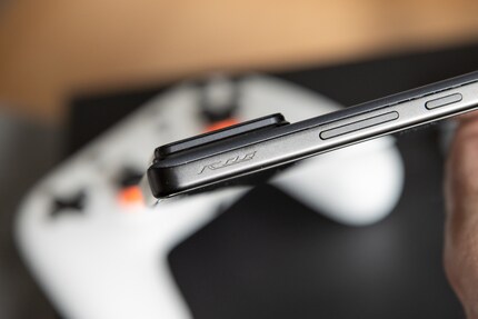 Asus heeft geen wijzigingen aangebracht aan de schouderknoppen - gemarkeerd door het ROG opschrift - op de ROG Phone 8 in vergelijking met zijn voorganger.