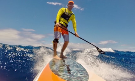 Downwind paddling on the SUP between the Hawaiian islands.
