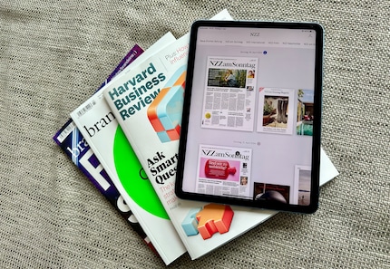 Leesmateriaal, één keer op papier, één keer op de iPad.