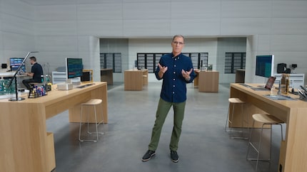 Der M4 wurde von Tim Millet präsentiert – Vice President der Plattformarchitektur. Für seinen Chef Johny Srouji, der in den letzten Jahren die Konkurrenz das fürchten lehrte, war der Chip wohl ein zu kleiner Fisch.