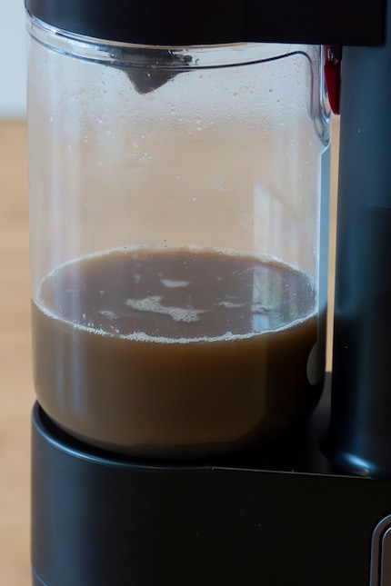 ...während das Schmutzwasser in einen separaten Tank gepumpt wird.