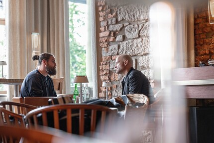 Een echte grootheid in een gesprek. En dat is Marc Forster rechts.