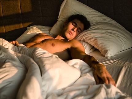 This man’s chiselled figure means he doesn’t have to worry about shivering his way to less fat.